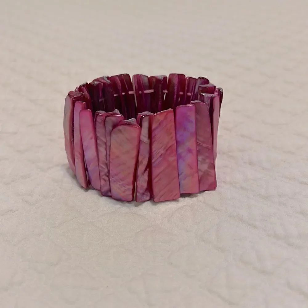 Pink Colored Slivered Shell Cuff Bracelet with Elastic Band - Picture 3 of 4